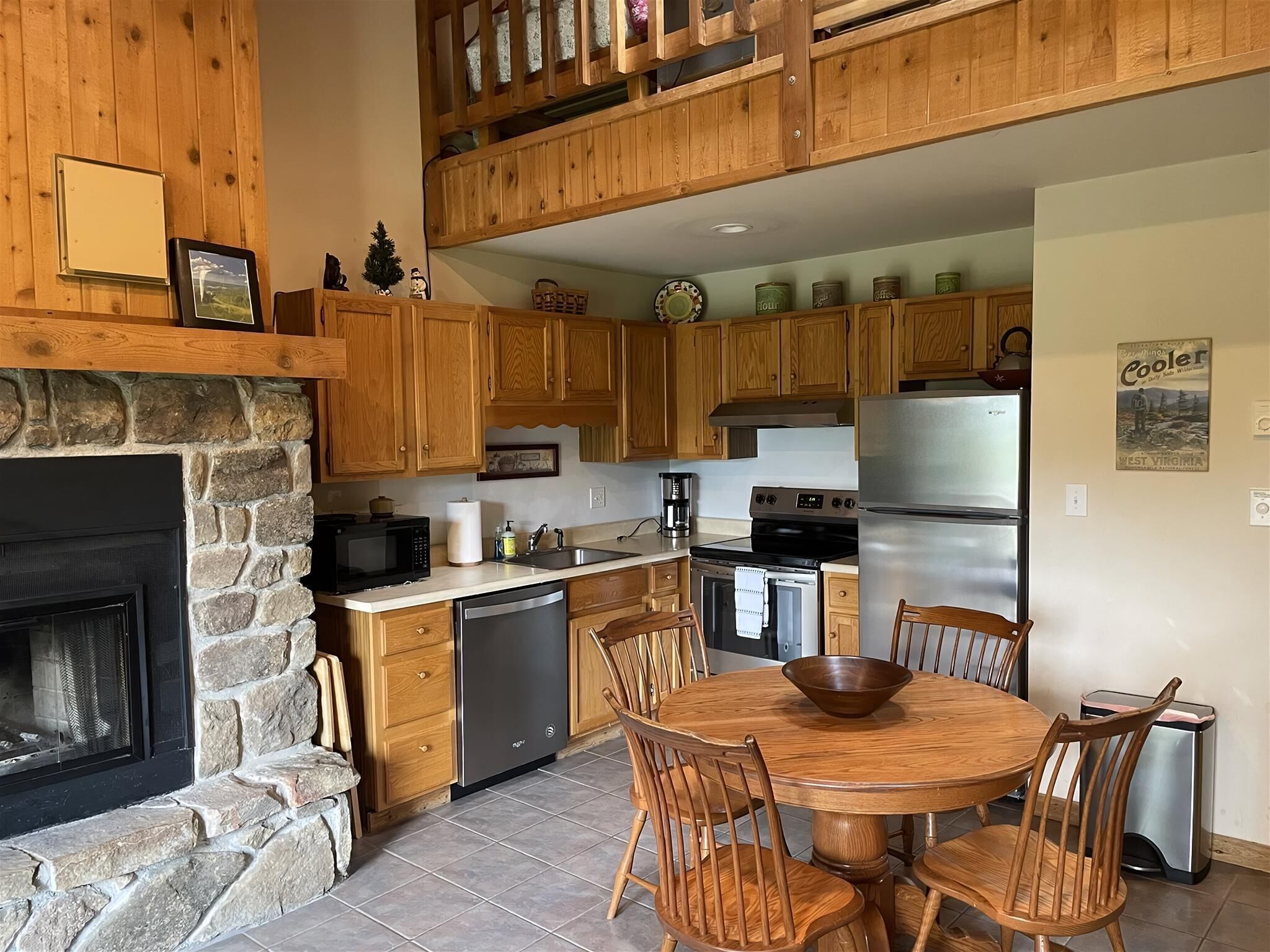 Jääkaappi, uuni, liesi, astianpesukone