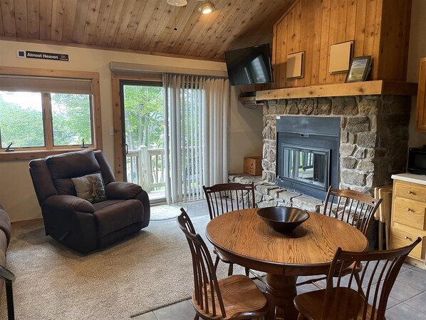 Cheminée, lecteur de DVD