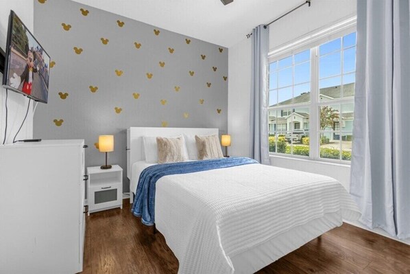 3 chambres, fer et planche à repasser, lit de bébé portatif, Wi-Fi