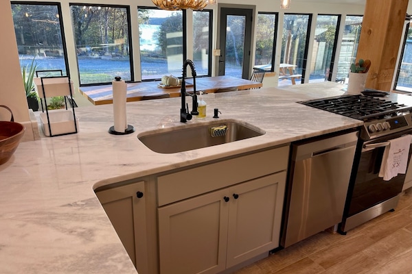 Geladeira, micro-ondas, fogão, cooktop