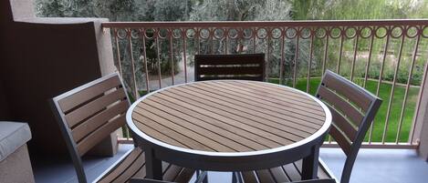 屋外ダイニングエリア