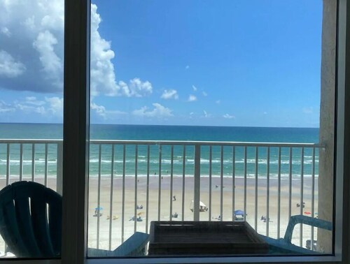 Cute Studio!  Remodeled!  Direct Ocean Front! Pirates Cove 6th Floor