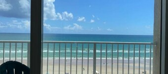 Cute Studio!  Remodeled!  Direct Ocean Front! Pirates Cove 6th Floor