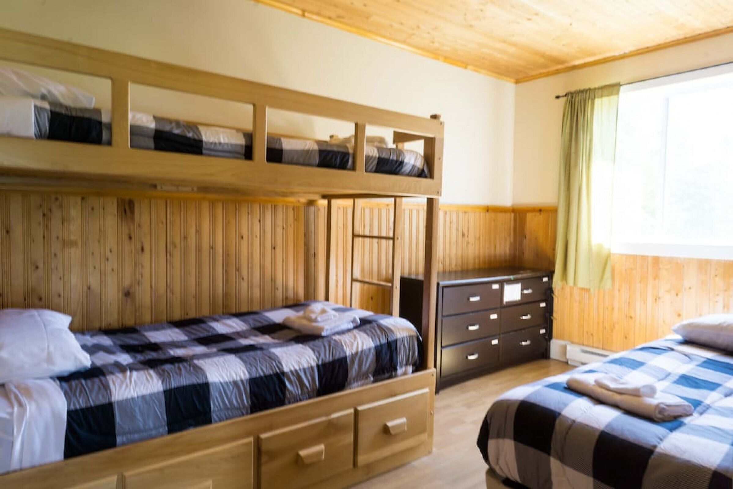 4 chambres, bureau, Wi-Fi, draps fournis