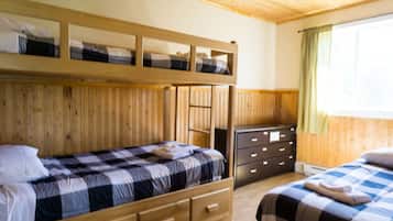 4 slaapkamers, een bureau, wifi, beddengoed