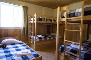 4 habitaciones, escritorio, wifi y ropa de cama 