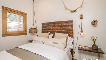 5 bedrooms, iron/ironing board, WiFi, bed sheets