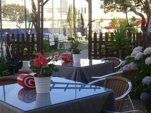 Outdoor dining - Apartamentos Turisticos Pinhal da Foz (Esposende)