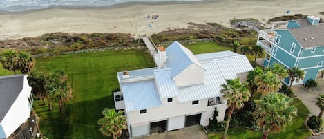 Na praia, espreguiçadeiras