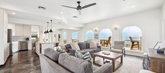 Beachfront Rose - FRONT ROW- Private WALKOVER -Remodeled - Sleeps 14 - EPIC VIEW