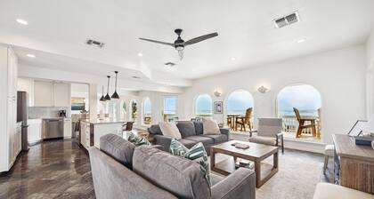Beachfront Rose - FRONT ROW- Private WALKOVER -Remodeled - Sleeps 14 - EPIC VIEW
