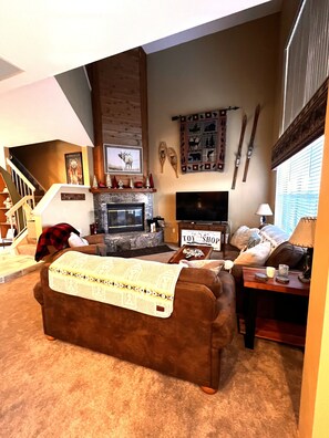 Smart TV, fireplace, DVD player