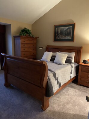 3 bedrooms, travel cot, free WiFi, bed sheets