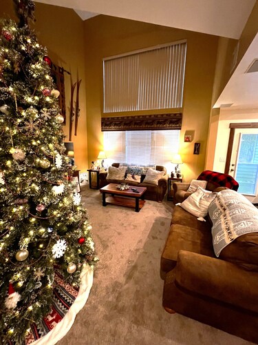 Charming Rustic Townhome in the Heart of the Villages at Seven Springs