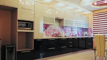 Elite Apartment | Private kitchen | Mini-fridge, microwave, stovetop, dishwasher