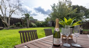 Deluxe Apartment, Private Bathroom (Kirkstone Drive) | Garden