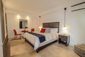 Premium bedding, iron/ironing board, free WiFi