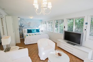 2 Schlafzimmer, Schreibtisch, Bügeleisen/Bügelbrett, Reisekinderbett