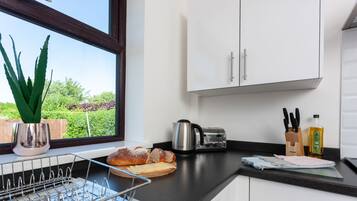 Apartment, Private Bathroom (3 Bed - Mountford) | Shared kitchen