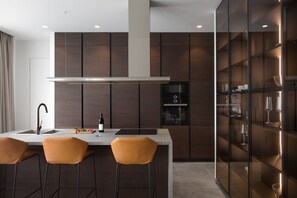 Fridge, microwave, oven, stovetop - Euphoria Villas Complex (Bale)