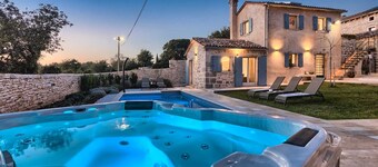 Villa Pietra mit Pool