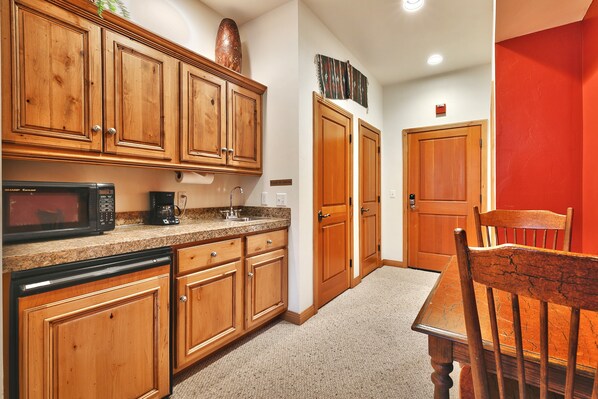 Private kitchen - Mogul Mansion by Blueswell (Park City)