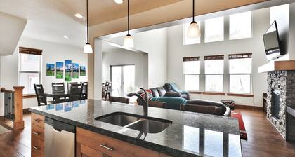 Parks Edge 1119 West Abigail by Blueswell