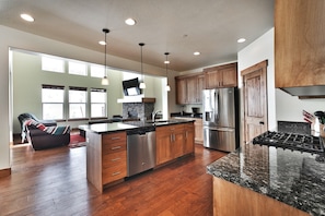 Townhome, 4 Bedrooms | Private kitchen