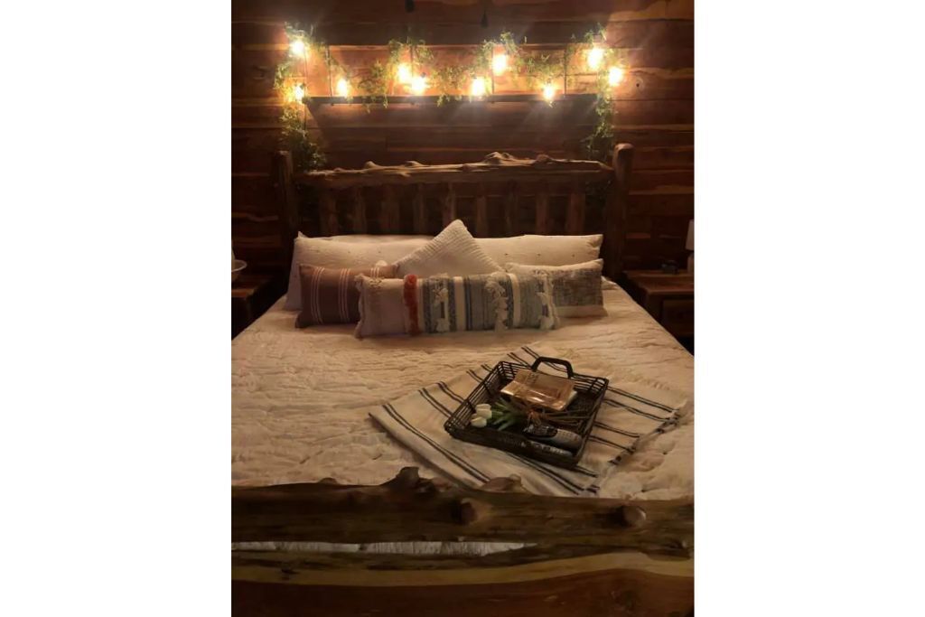 Quiet Cabin w/Hot Tub and a View