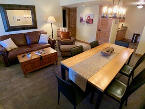 Una Smart TV, una chimenea