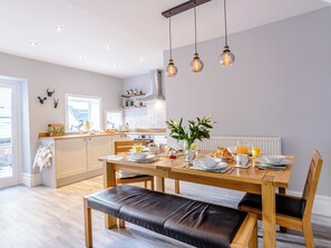 Dining - 3 bedroom accommodation in Rothbury (Rothbury)