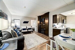 TV, fireplace