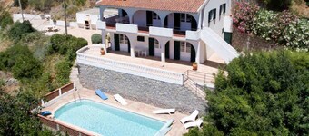 Luxury 4 Bed Villa with Pool & Stunning Sea Views