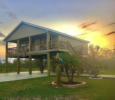 10% Discount- Hackberry Hideaway II Water View On Lake Calcasieu