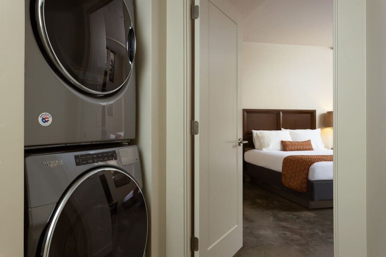 Schreibtisch, Bügeleisen/Bügelbrett, kostenloses WLAN, Bettwäsche