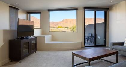 Modern Desert Dwelling W/ Garage