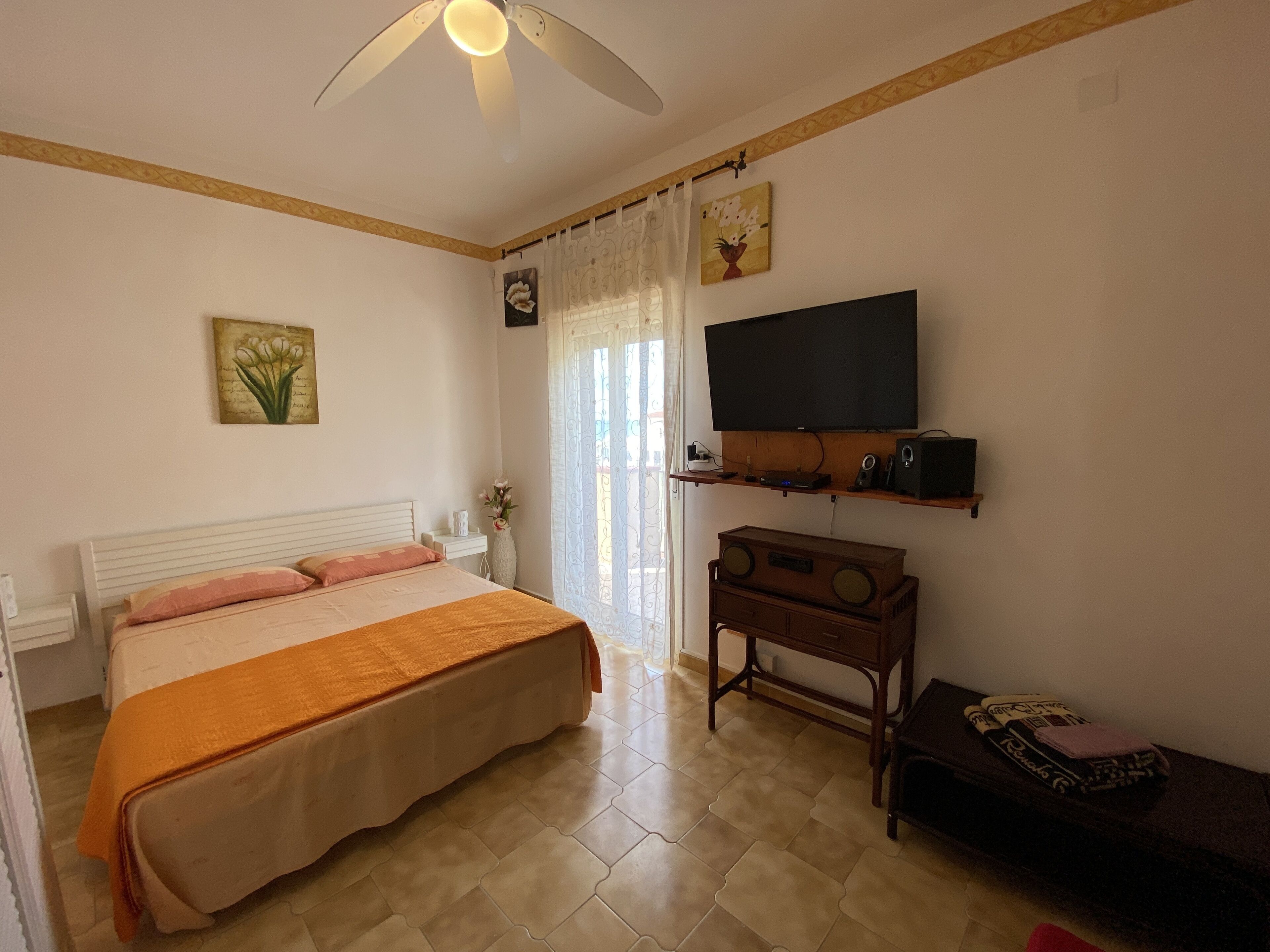 Apartment | 4 bedrooms, iron/ironing board, free WiFi, bed sheets