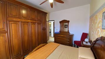 Apartment | 4 Schlafzimmer, Bügeleisen/Bügelbrett, kostenloses WLAN, Bettwäsche