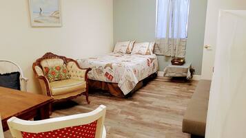 5 bedrooms, desk, free WiFi, bed sheets