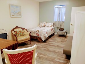 5 bedrooms, desk, free WiFi, bed sheets