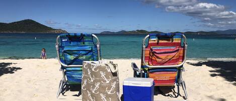 Beach nearby, sun-loungers, beach towels