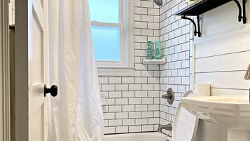 Combined shower/bathtub, hair dryer, towels, soap