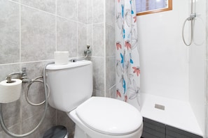 Bathtub, hair dryer, towels