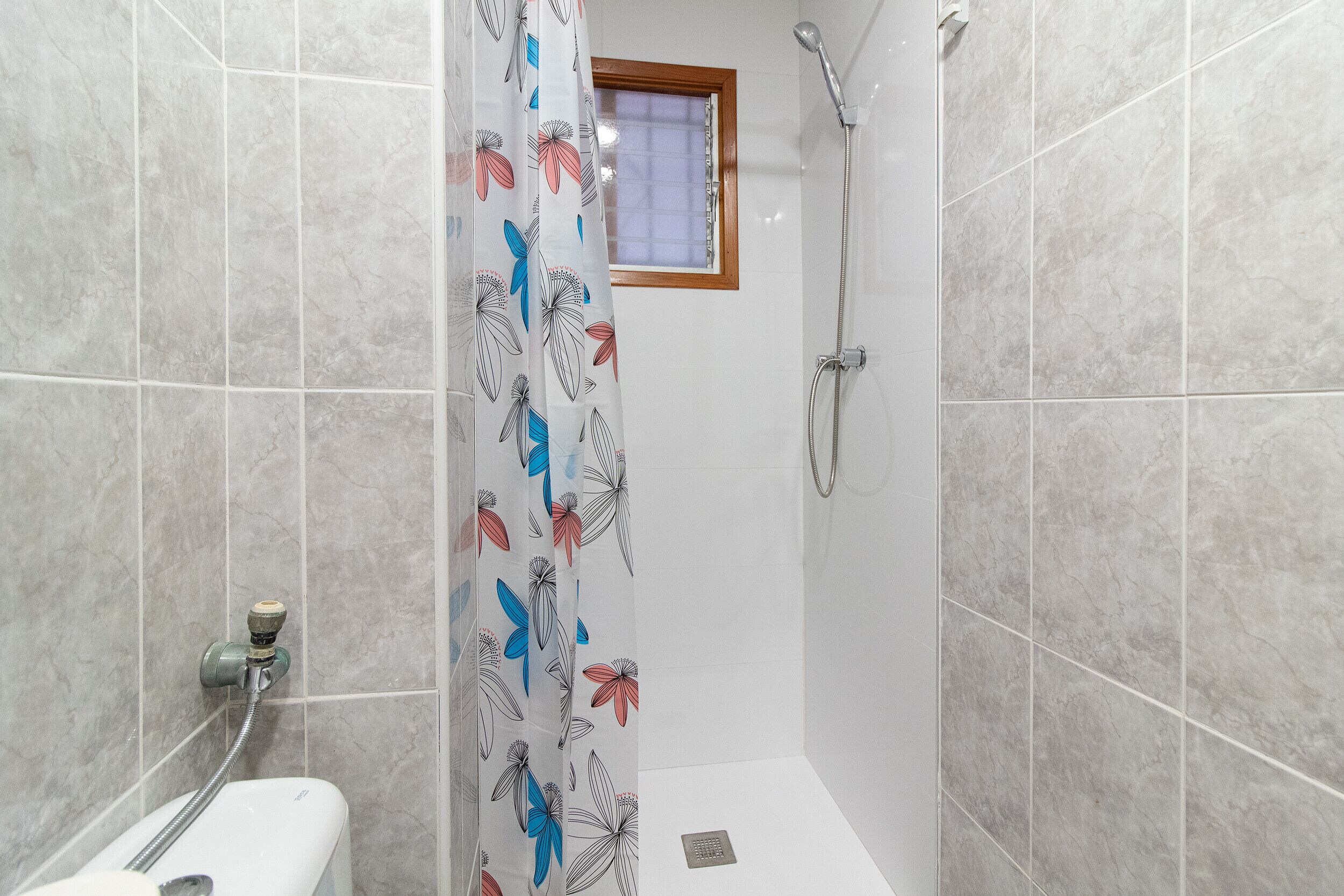 Bathtub, hair dryer, towels