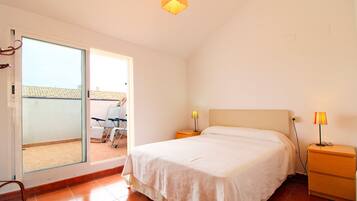 3 bedrooms, iron/ironing board, bed sheets