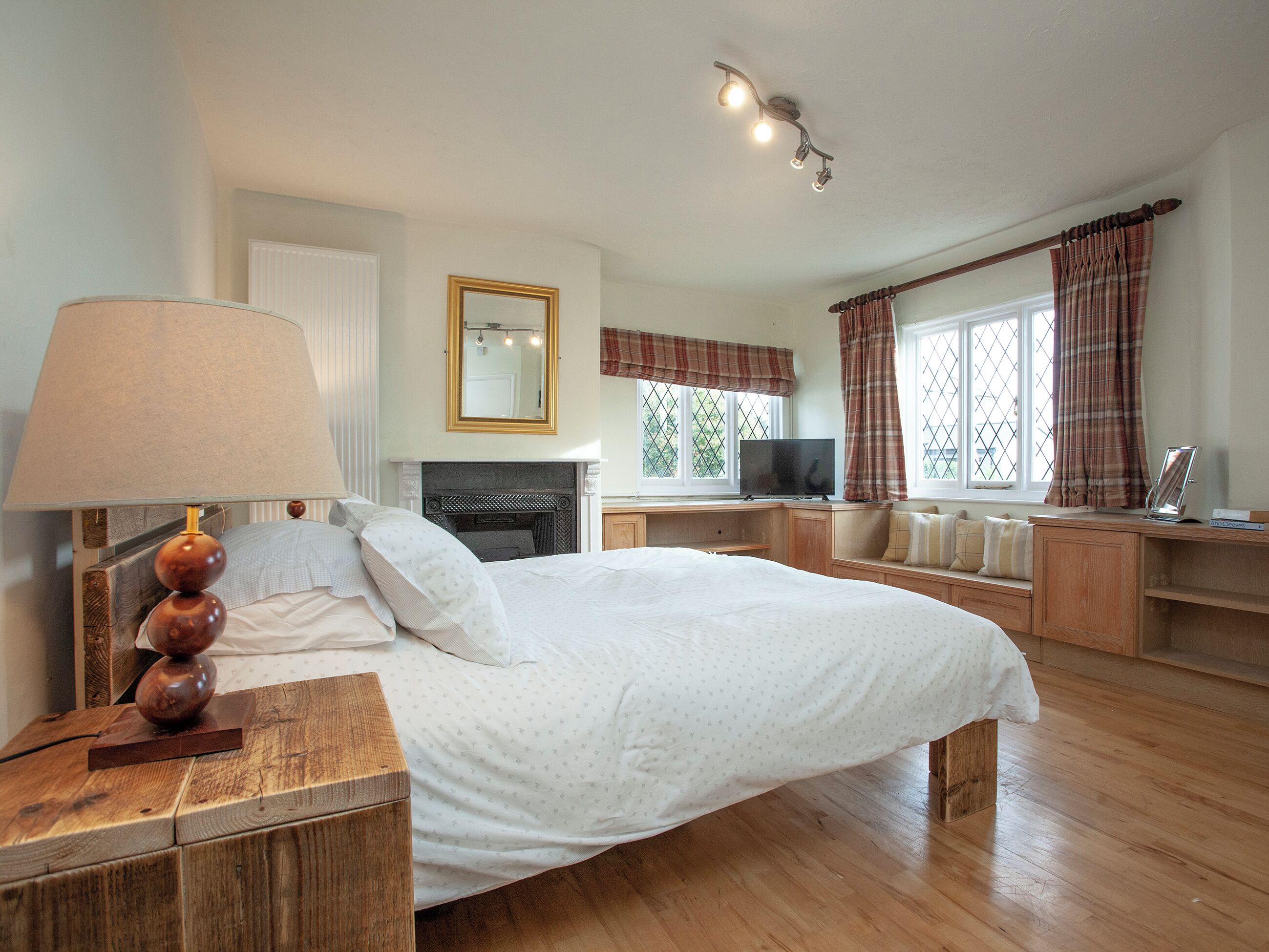 6 bedrooms, free WiFi, bed sheets