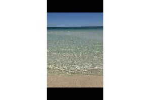 Plage à proximité, chaises longues