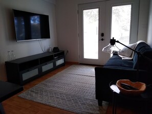 Televisio, takka, Netflix, suoratoistopalvelut