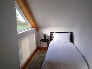 3 makuuhuonetta, tallelokero huoneessa, Wi-Fi, vuodevaatteet