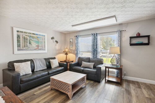 Pet Friendly | Fernandina Shores Townhome | Short Walk to Beach